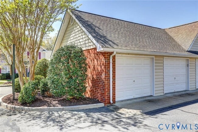 Foto del edificio - 4620 Twin Hickory Lake Dr