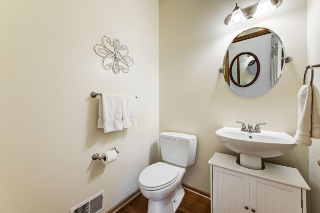 Foto del edificio - 6787 Greenbriar Curv