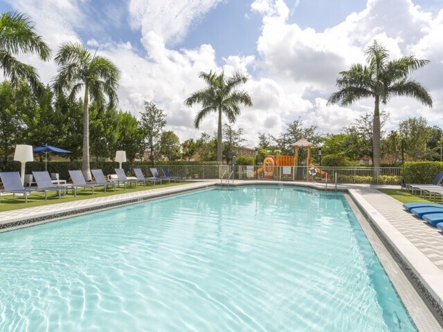 Foto principal - 910 S Douglas Rd