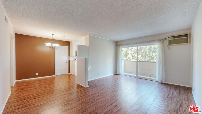 Foto del edificio - 1833 Manning Ave