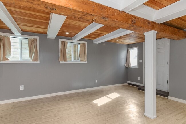 Building Photo - 5155