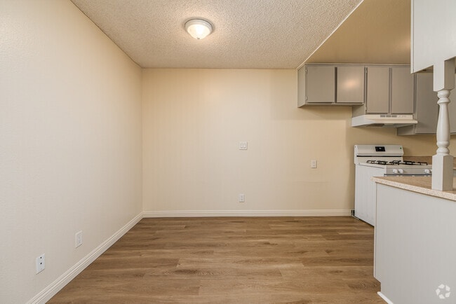 1BR, 1BA - 546SF - Dining Room - 10210 Mountair Ave., Tujunga