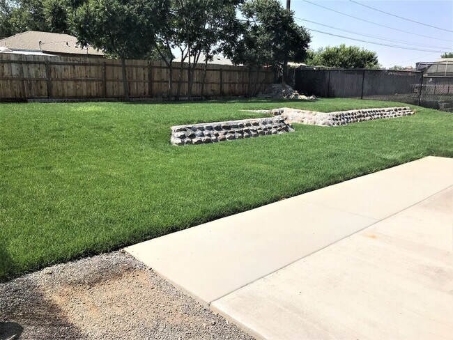 Building Photo - 3 br, 1 bath House - 4260 NE Sun Dr