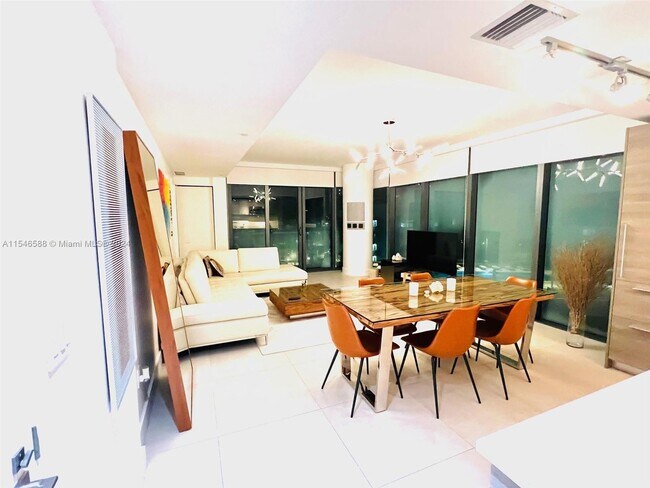 Foto del edificio - 650 NE 32nd St