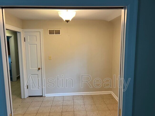 Foto del edificio - 591 W Lockwood Ave