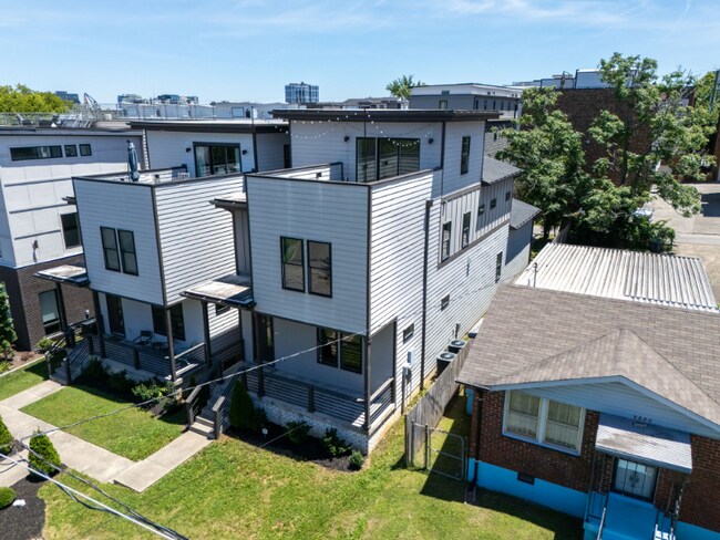 Building Photo - 1016 13th Ave S