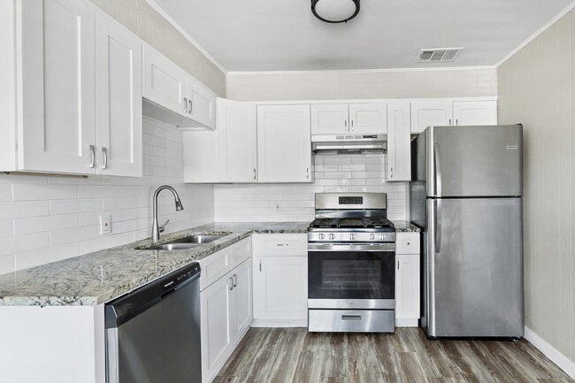 Unit 32 Kitchen - Sundance Apartments
