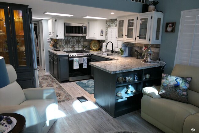 Building Photo - Sungate 55+ Home Living, Furnished