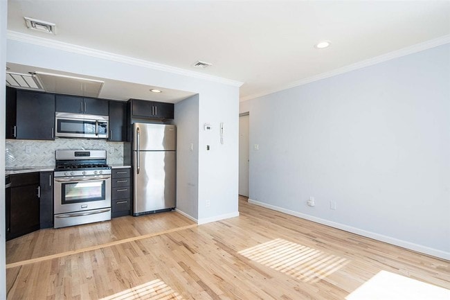 Building Photo - 457 2nd St