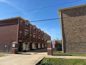 Building Photo - 2710 Hullsmith Dr