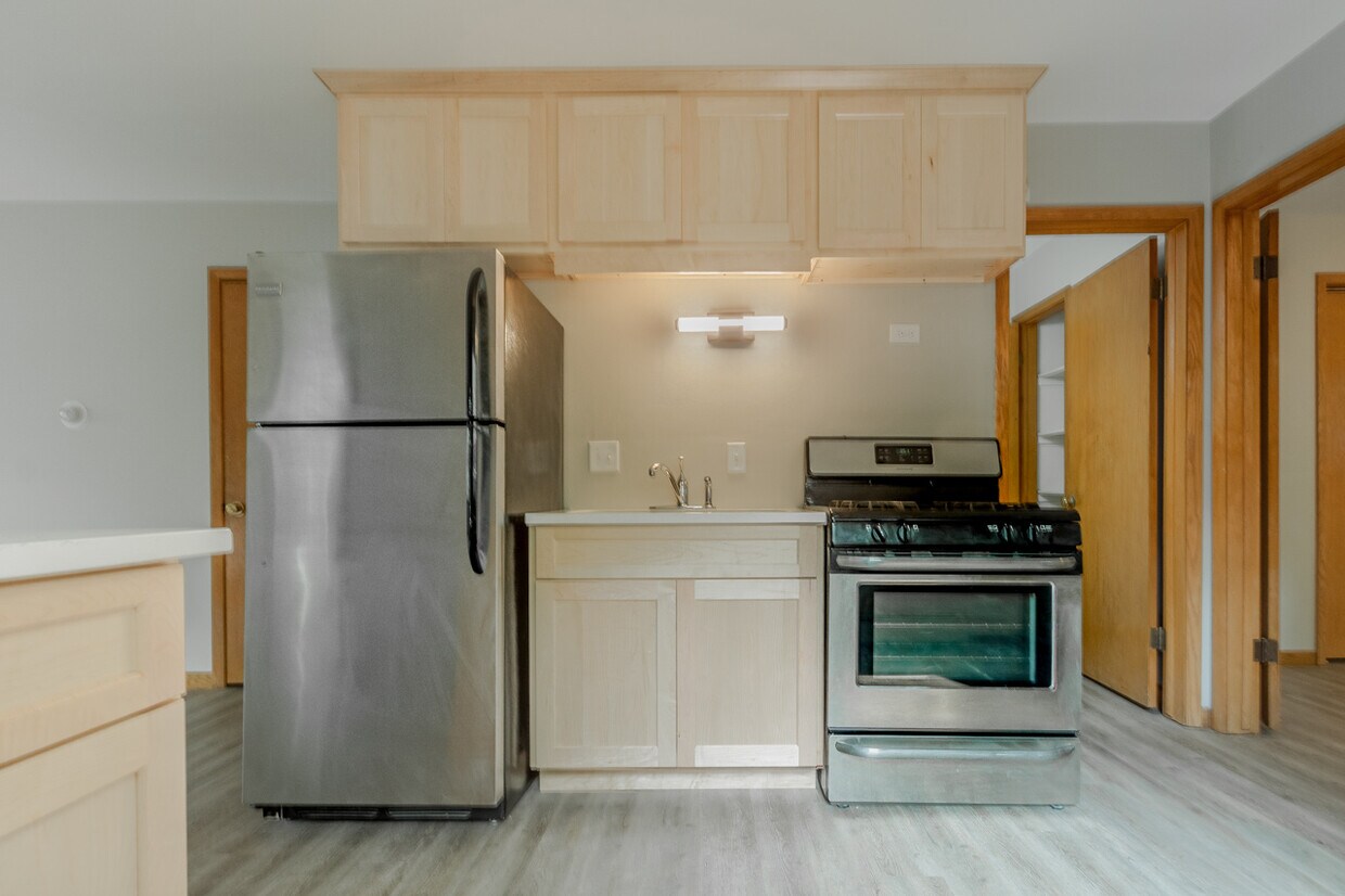 Primary Photo - 1209 E Gorham St