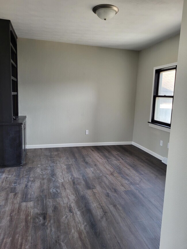 Foto del edificio - 529 Sullivan Ave