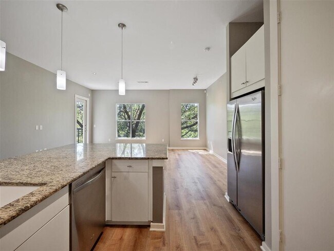 Building Photo - 2950 McKinney Ave