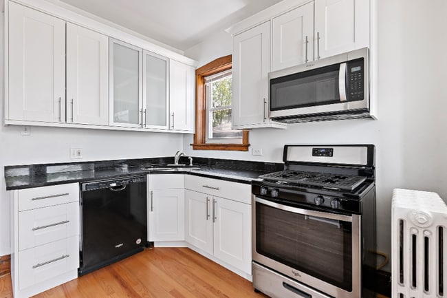 Photo - 3936 N Marshfield Ave Apartment