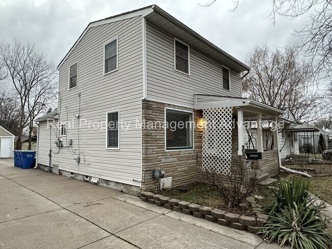 Building Photo - Cute Three-Bedroom with Large Deck!