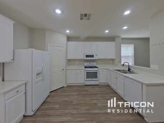 Building Photo - 72 Japonica Ave