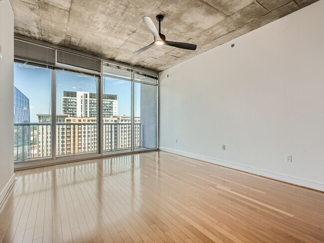 Foto del edificio - 950 W Peachtree St NW