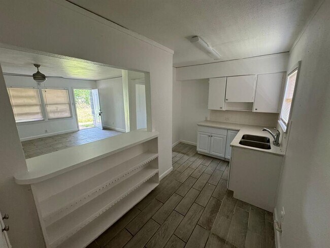 Foto del edificio - 1731 W 7th St