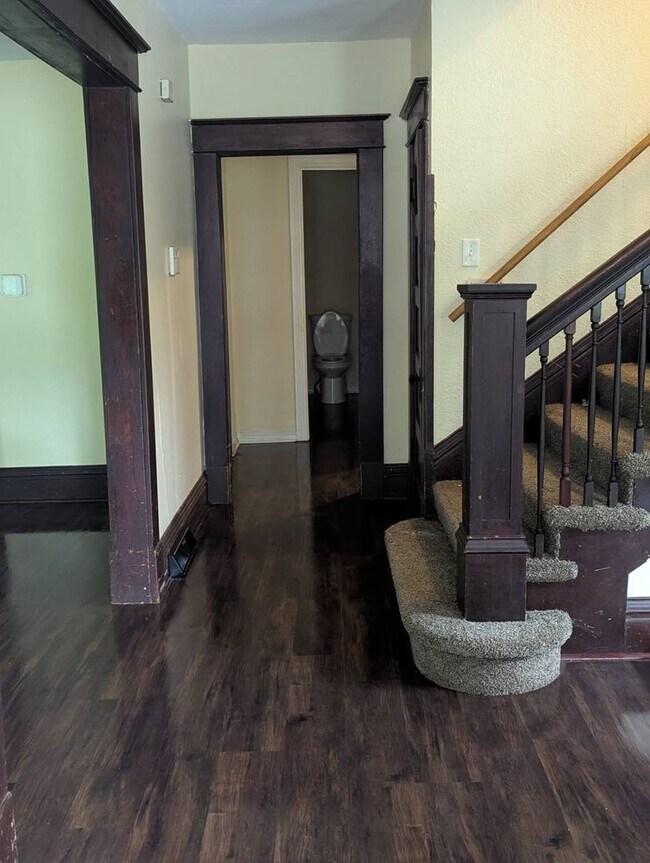 Foto del edificio - 5 Bedroom 2.5 Bath 3 Story House