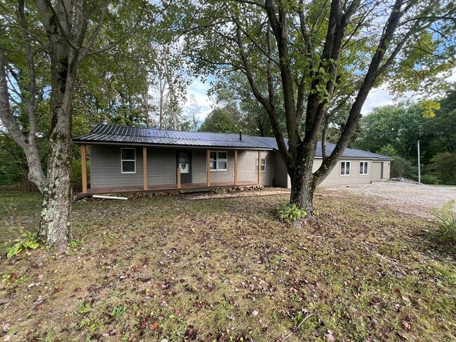 Building Photo - 12 E Pool Rd