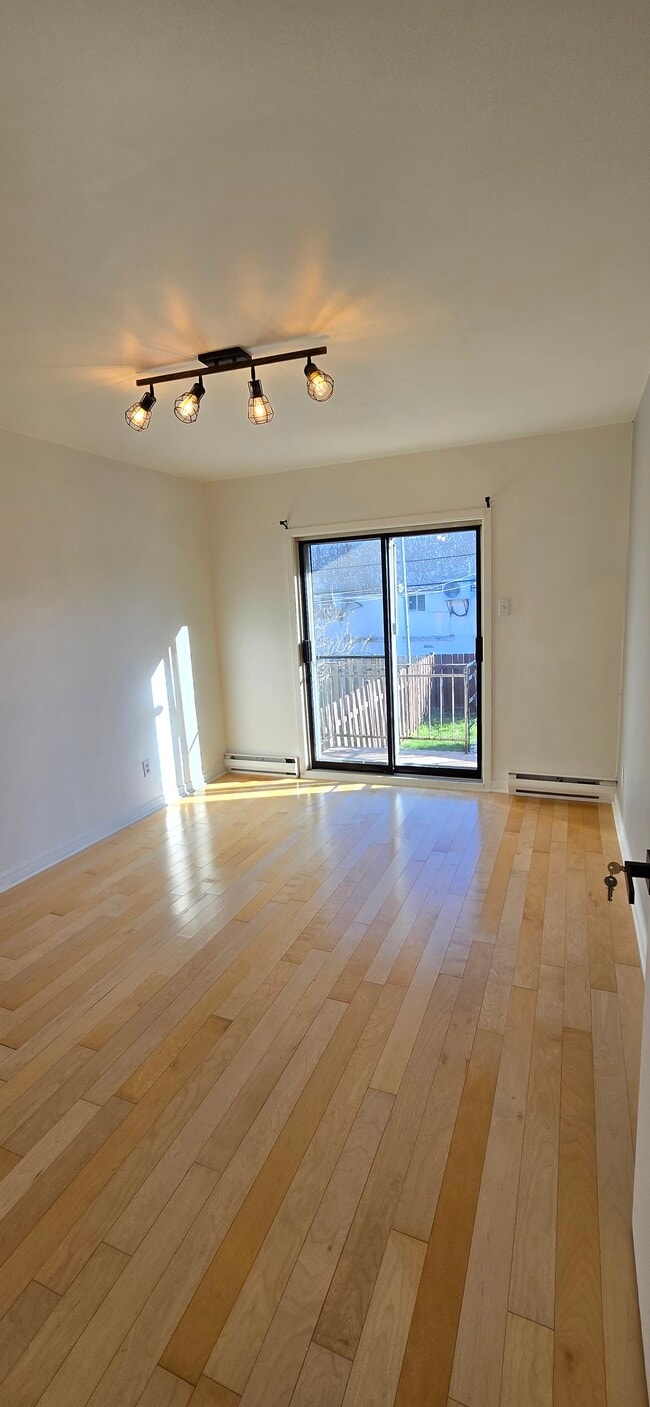 Building Photo - 3234 Rue Mousseau