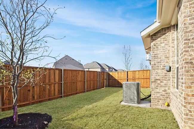 Foto del edificio - Newer townhome for lease in PLANO ISD.