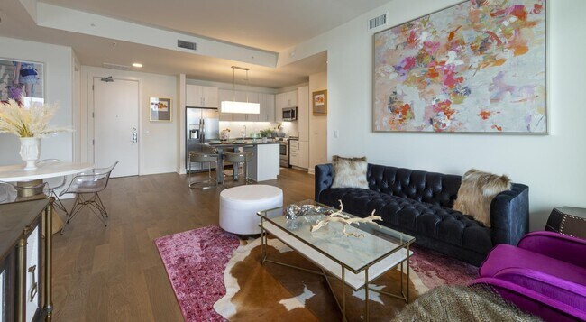 Foto del edificio - Downtown Studio at $1,680 — 1.5 Months Free, Modern Living