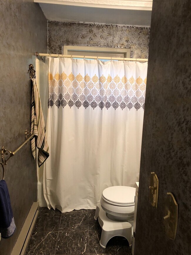 Foto del edificio - Two  Bedroom One and half bath Townhome av...