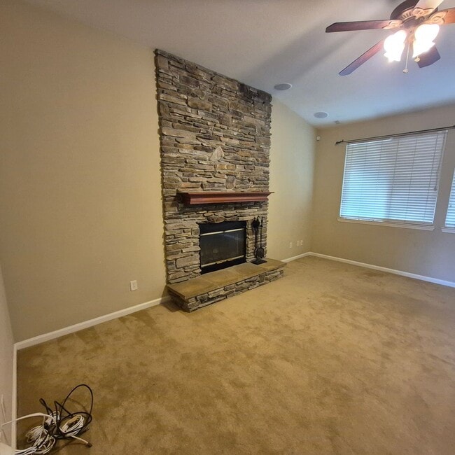 Foto del edificio - Excellent single story floor plan, nice area of Elk Grove