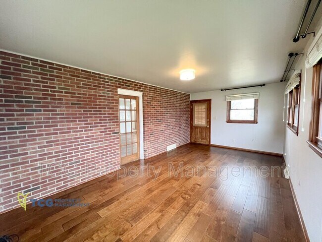 Building Photo - 623 Mason St