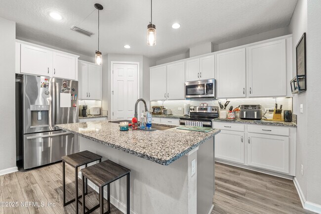 Building Photo - 2953 Alpin Dr