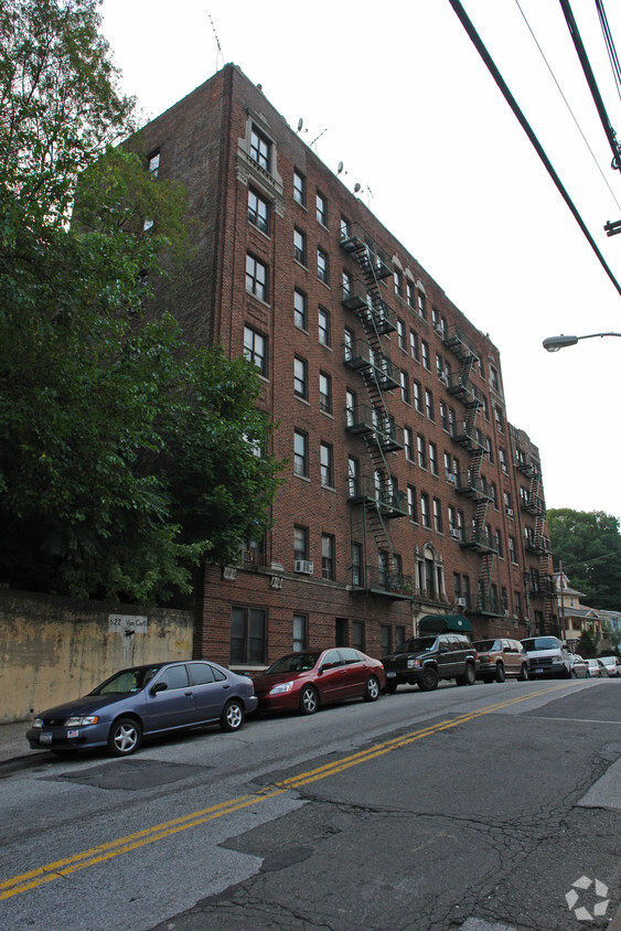 632 Van Cortlandt Pk Ave - Park Plaza
