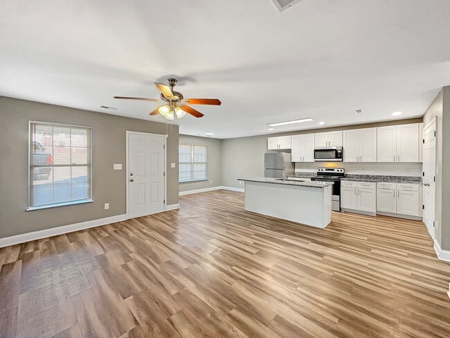 Building Photo - Newer construction-3 bedroom, 2 bath!