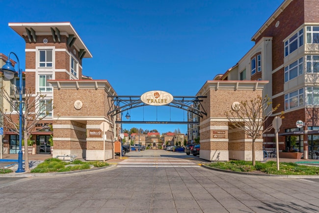 Building Photo - 6673 Tralee Village Dr