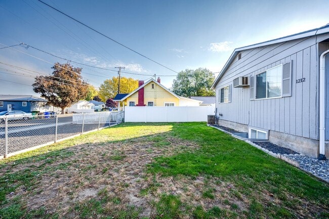 Building Photo - Charming, Partially Remodeled 4-Bedroom Ho...