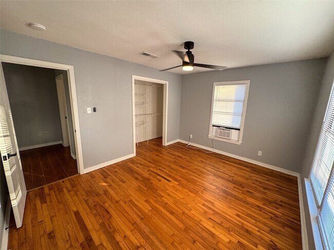 Foto del edificio - 1326 W Shepherd St