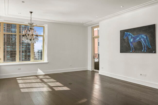 Building Photo - 118 E Erie St