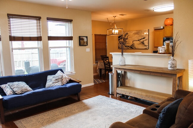Foto del edificio - 2709 Westhampton Ct