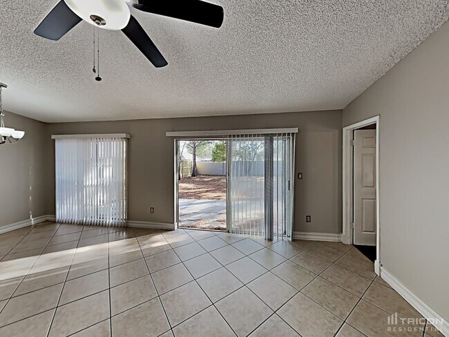 Building Photo - 1611 Crossridge Dr
