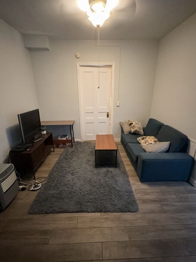 Building Photo - Cozy & Spacious 1BR/1BA Apartment – All-In...