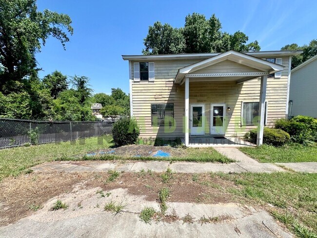 Building Photo - 1601 Westchester Drive