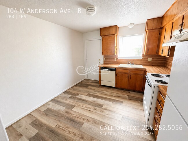 Foto del edificio - 104 W Anderson Ave