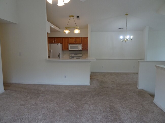 Foto del edificio - 2 Bedrooms 2 Baths Condo in Bristol Common...