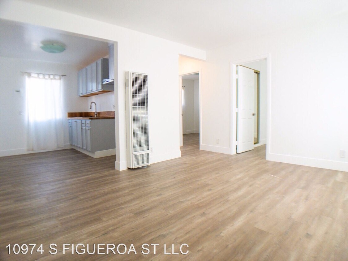 Primary Photo - 10974 S Figueroa St