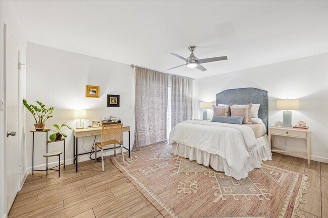 Building Photo - 500 E Riverside Dr