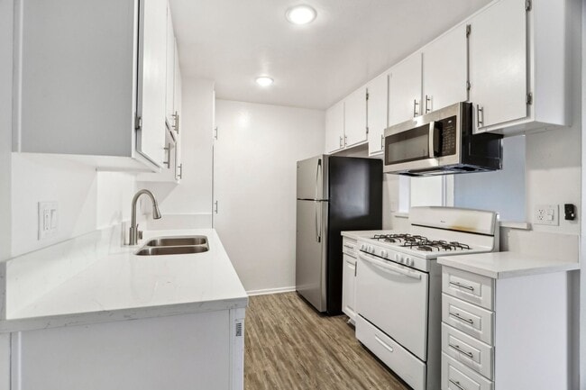 Interior Photo - 17211 Chatsworth Street