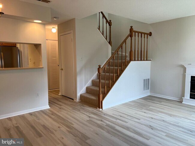 Foto del edificio - 6015 Netherton St