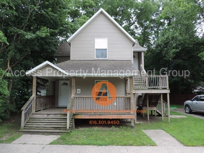 Building Photo - 1322 Hotop Ave