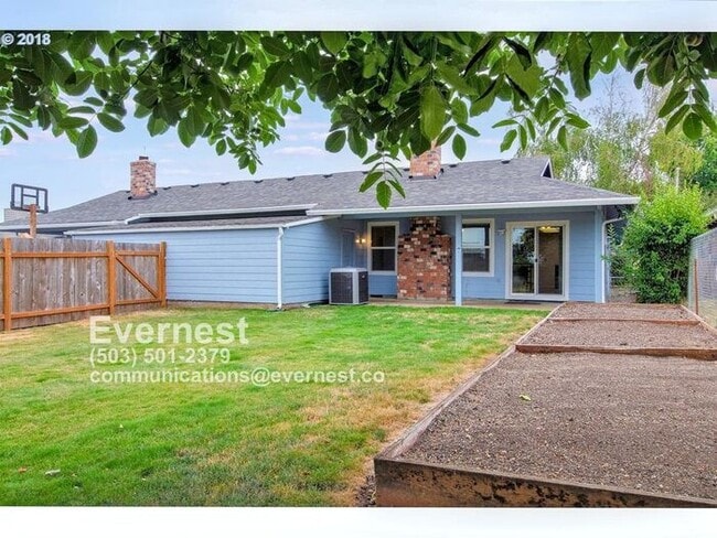 Building Photo - Modern 3-Bedroom Home with Stainless Steel...