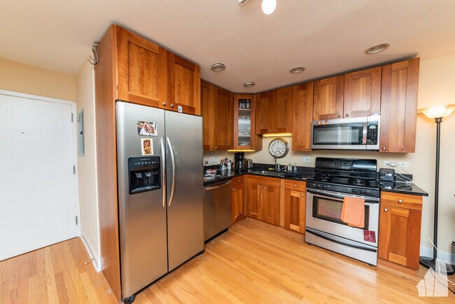 Building Photo - 2131 N Larrabee St